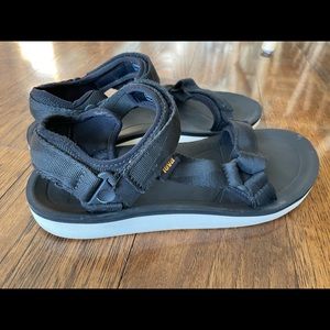 Teva womens size 10